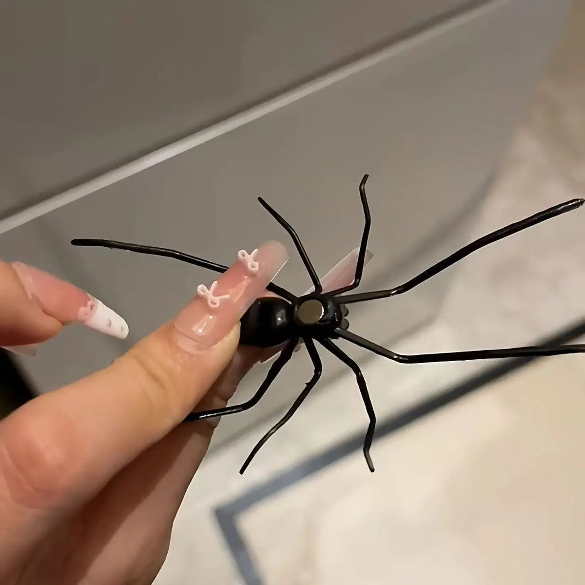 2pcs 3D Spider Refrigerator Magnets, Realistic Spider Design Home Decor, Cute Removable Magnet Stickers for Fridge, Garage, Car
